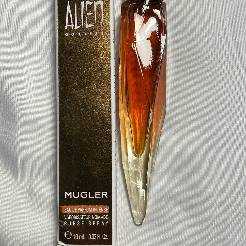New-in box Alien Goddess Purse Spray.  10ml/0.33 FL OZ.  EDP Intense.